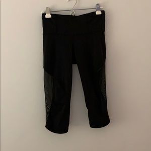 Black Lululemon Capri leggings